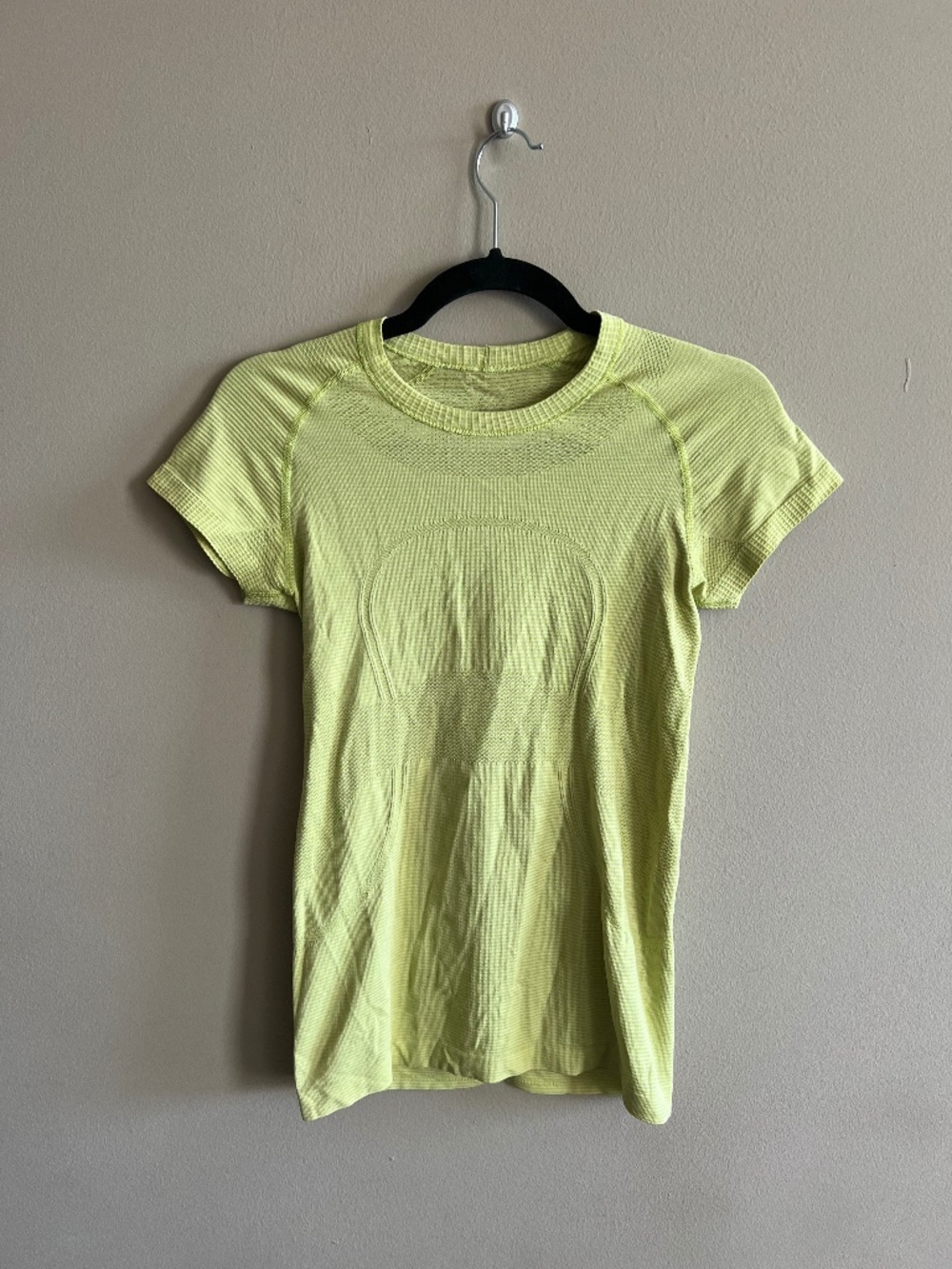 Lululemon Swiftly Tech 2.0 Hip Length - Lime Green Size 6 - Hard to Find